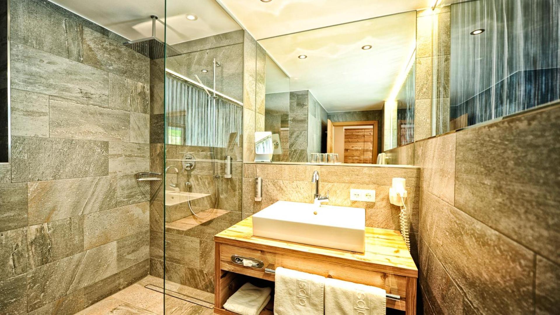 Alps Lodge Fiss Bilik gambar